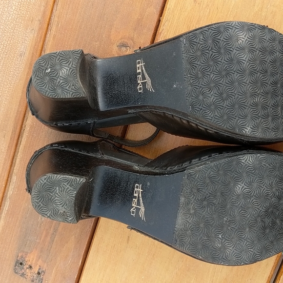 Gorgeous Dansko Mary Jane clogs - Picture 2 of 6